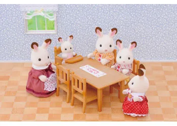 SYLVANIAN FAMILIES - FAMILY TABLE AND CHAIRS